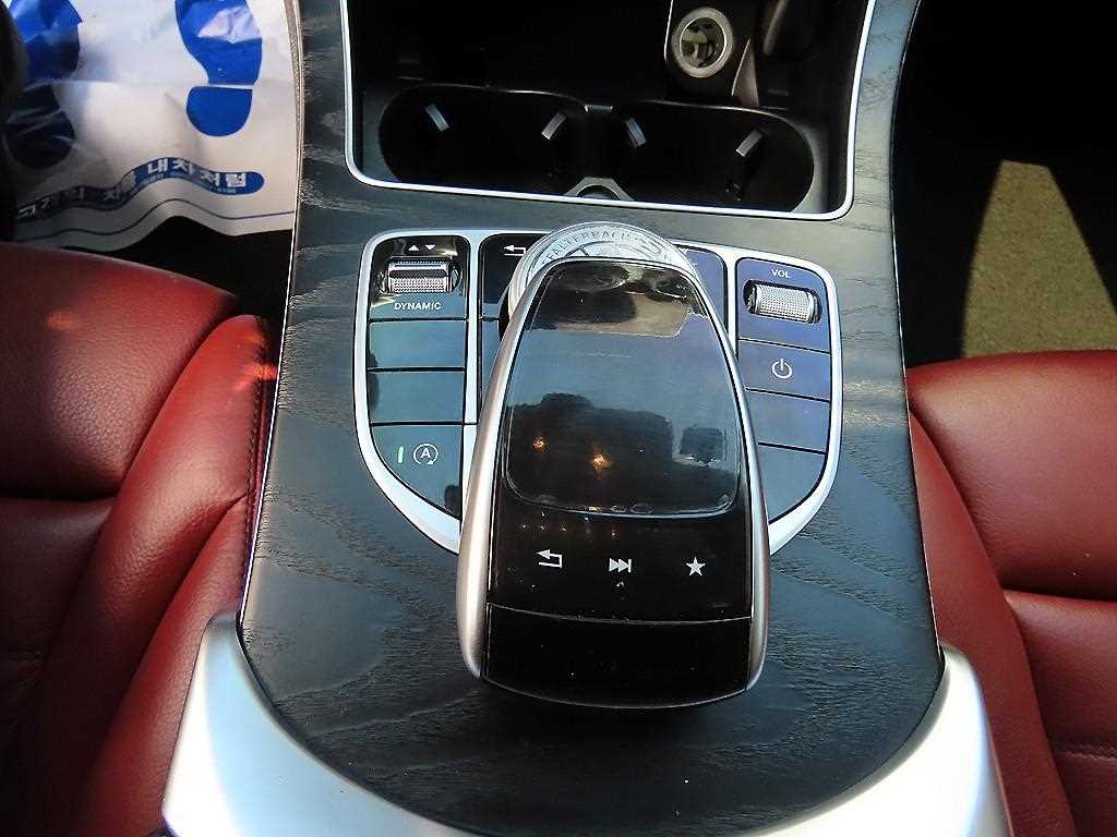 Mercedes-Benz C-Class — photo 12