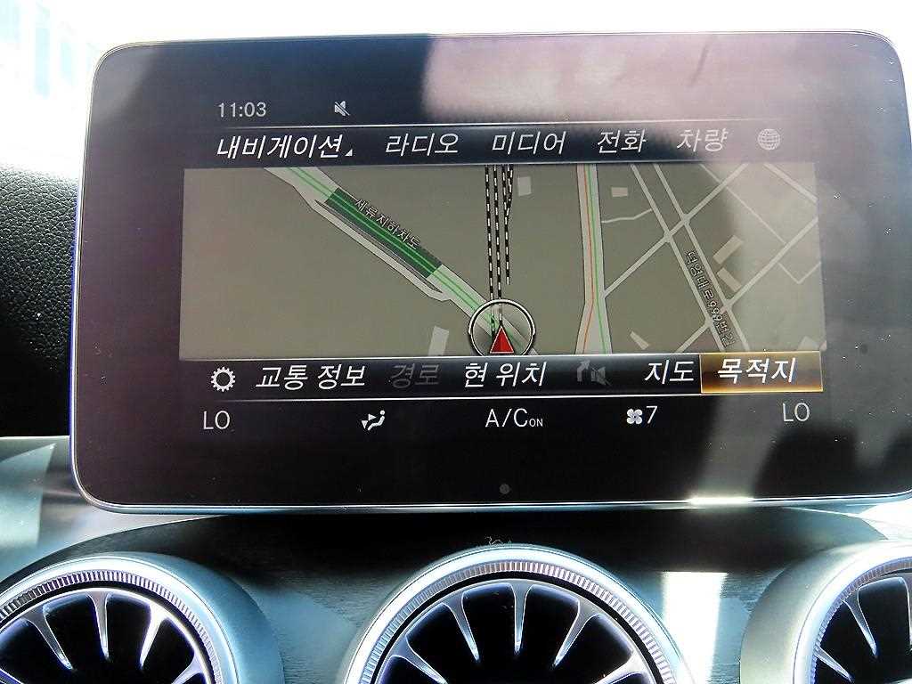 Mercedes-Benz C-Class — photo 14
