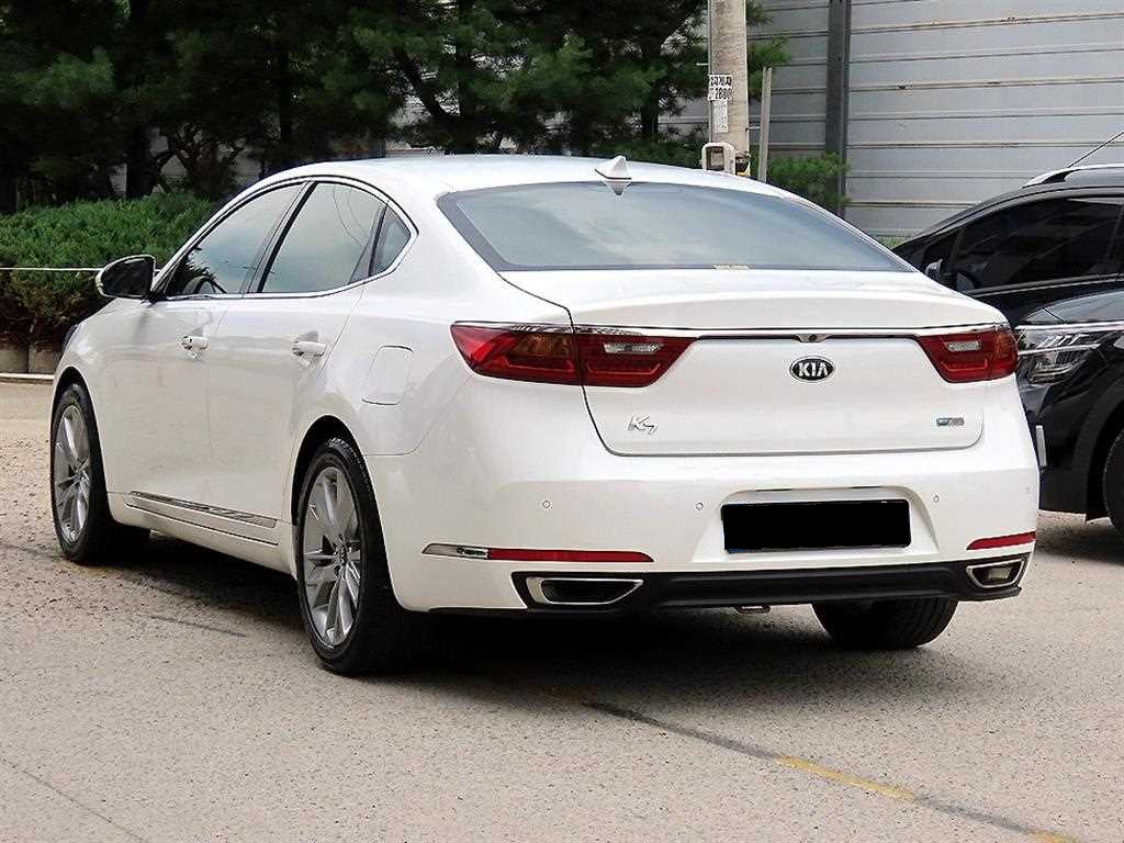 Kia K7 — photo 03