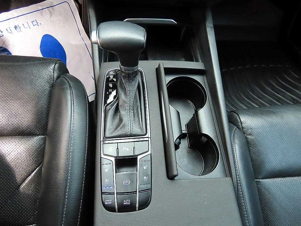 Kia K7 — photo 11