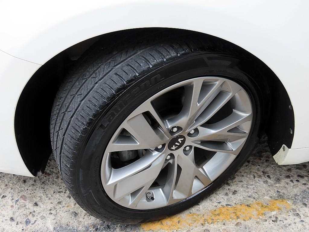 Kia K7 — photo 20