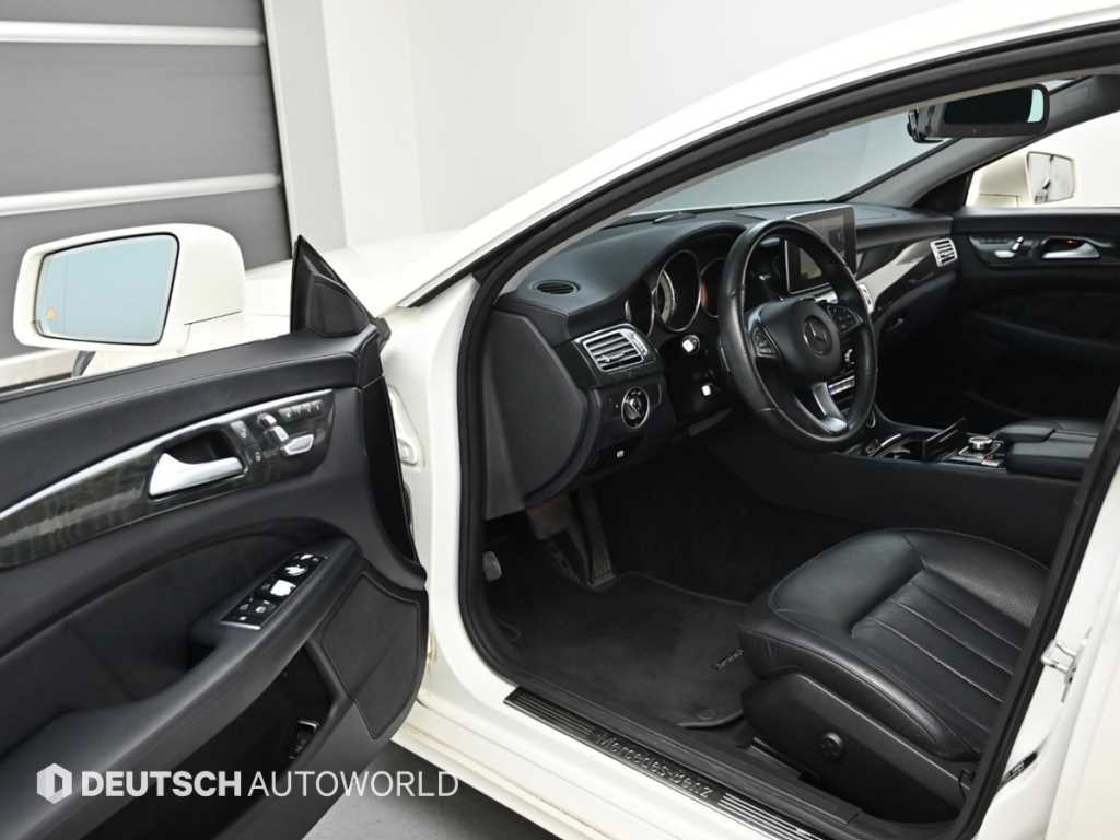 Mercedes-Benz CLS-Class — photo 11