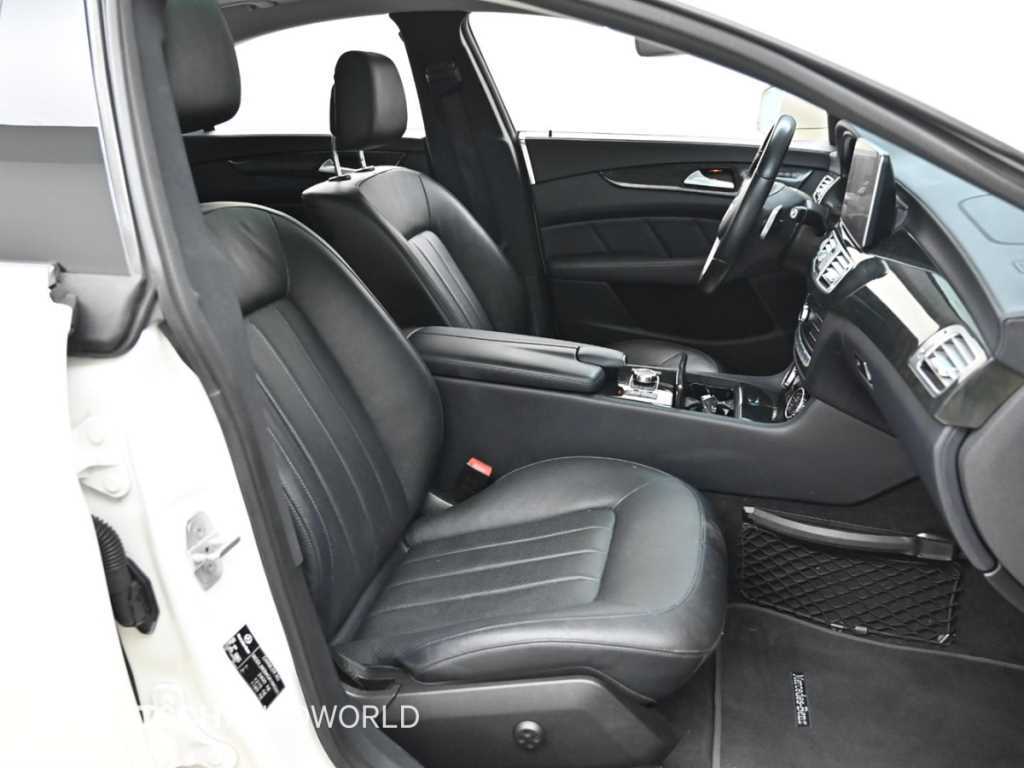 Mercedes-Benz CLS-Class — photo 13