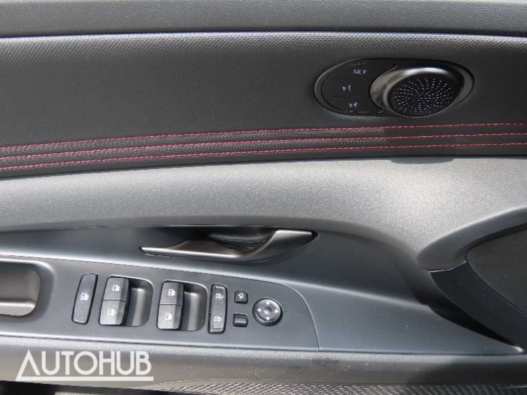Hyundai Avante — photo 13