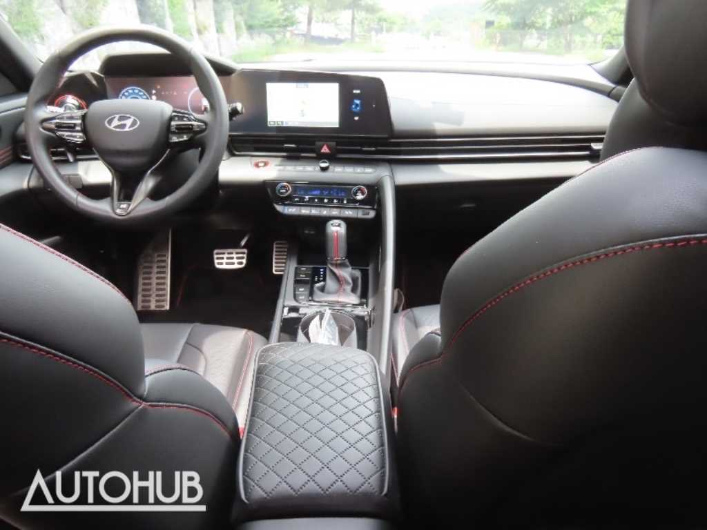 Hyundai Avante — photo 16