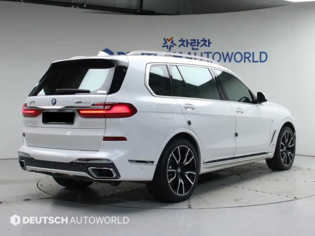 BMW X7 — photo 02