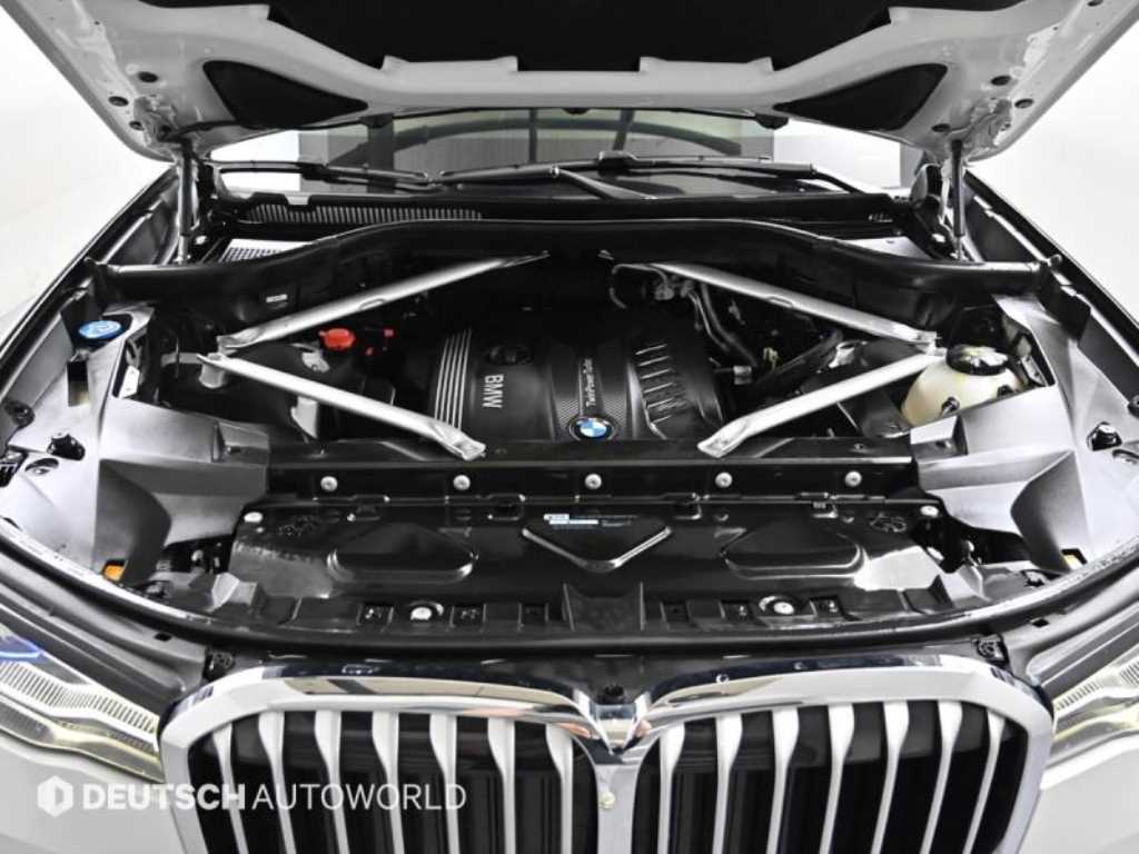 BMW X7 — photo 06
