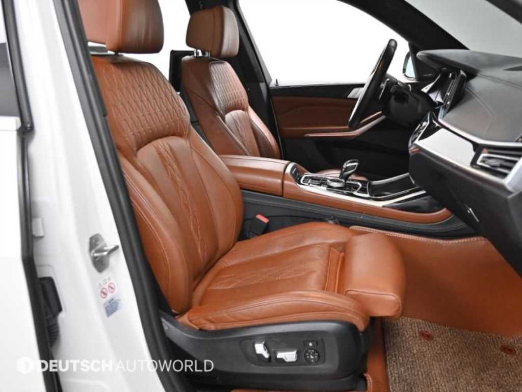 BMW X7 — photo 10