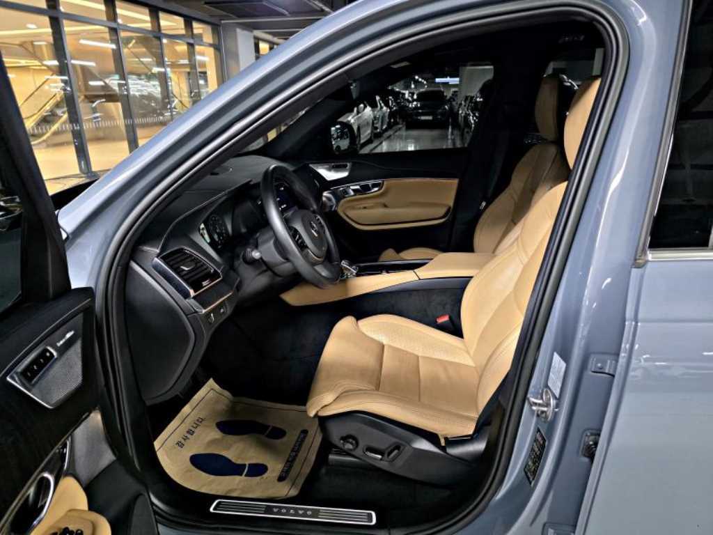 Volvo XC90 — photo 07