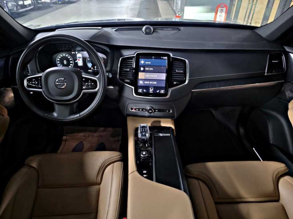 Volvo XC90 — photo 09