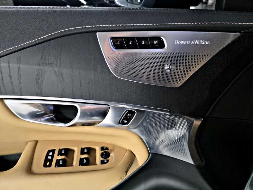 Volvo XC90 — photo 11