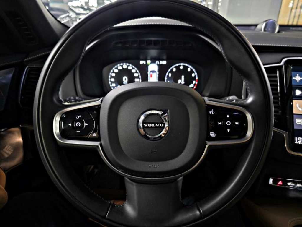 Volvo XC90 — photo 12
