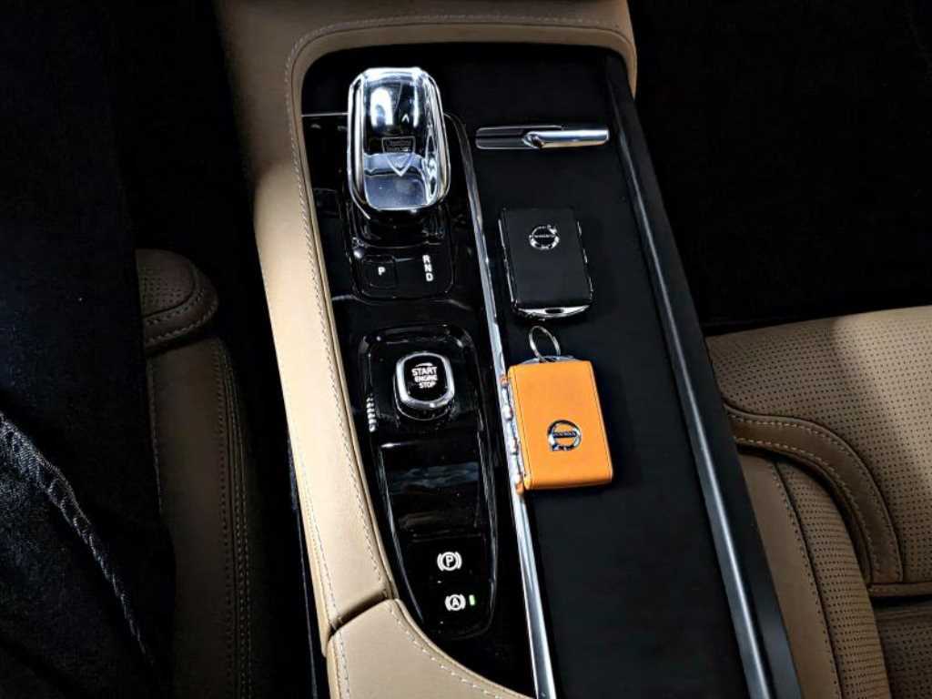 Volvo XC90 — photo 16