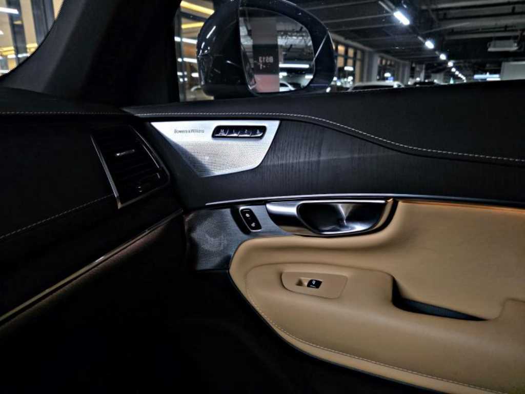 Volvo XC90 — photo 17
