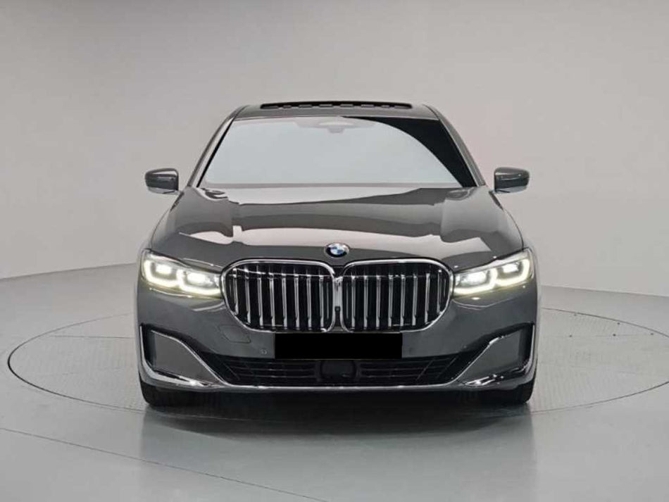 BMW 7-Series — photo 01