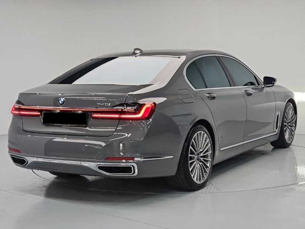 BMW 7-Series — photo 03