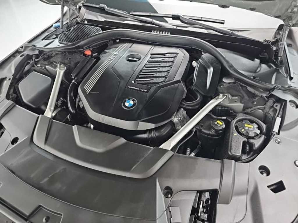 BMW 7-Series — photo 05