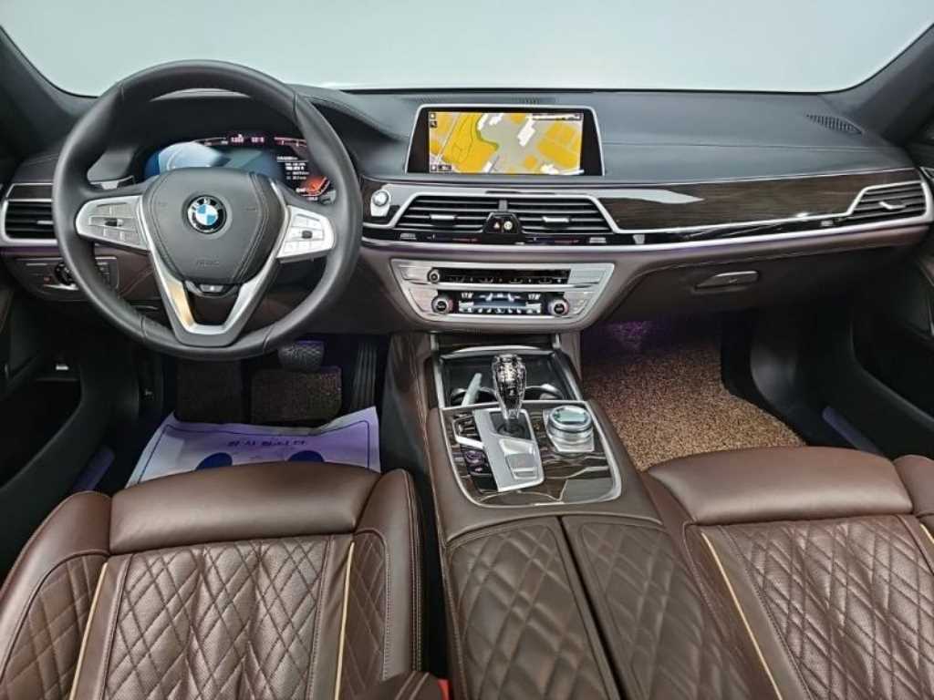 BMW 7-Series — photo 07