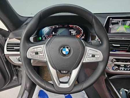 BMW 7-Series — photo 08