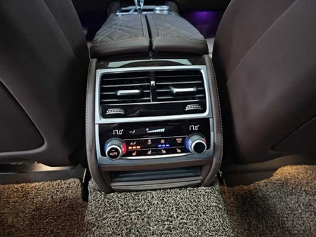 BMW 7-Series — photo 12