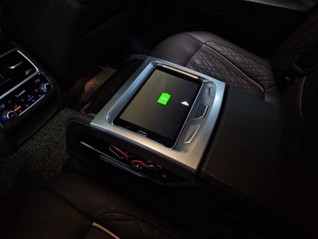 BMW 7-Series — photo 14