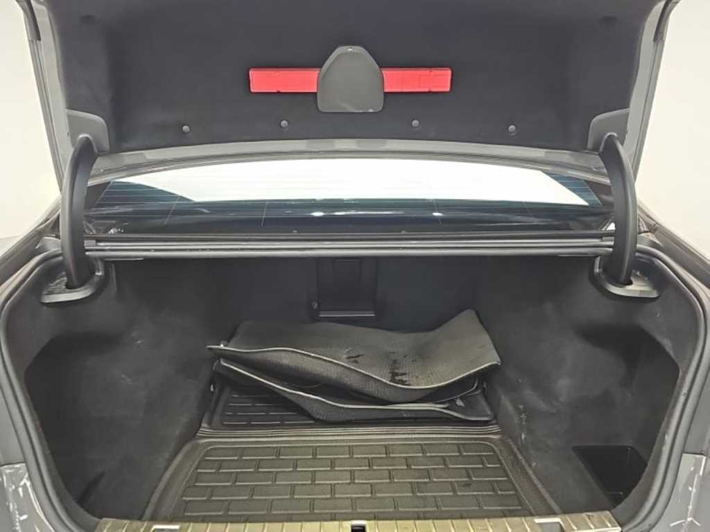 BMW 7-Series — photo 19