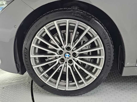 BMW 7-Series — photo 20