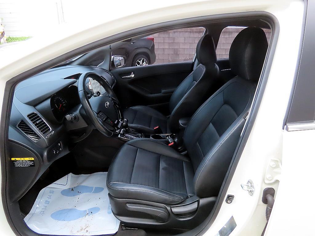 Kia K3 — photo 05