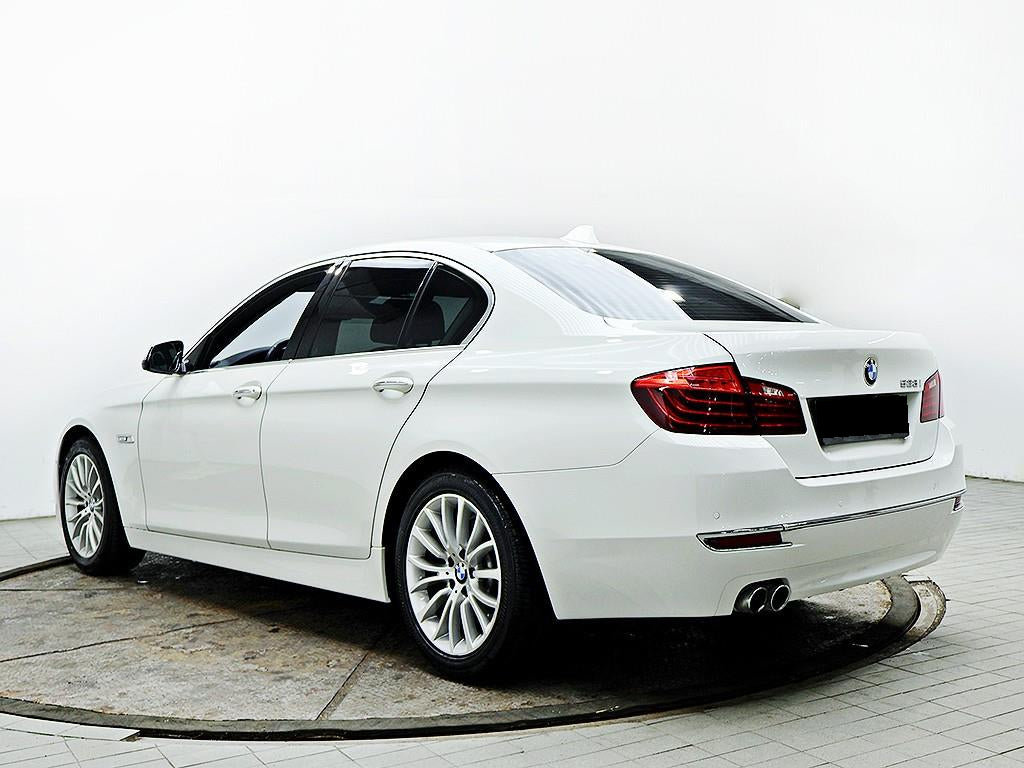BMW 5-Series — photo 04