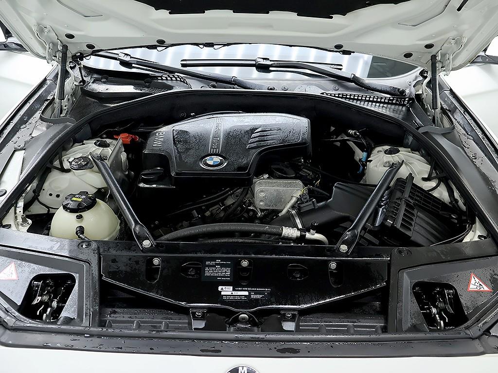 BMW 5-Series — photo 07