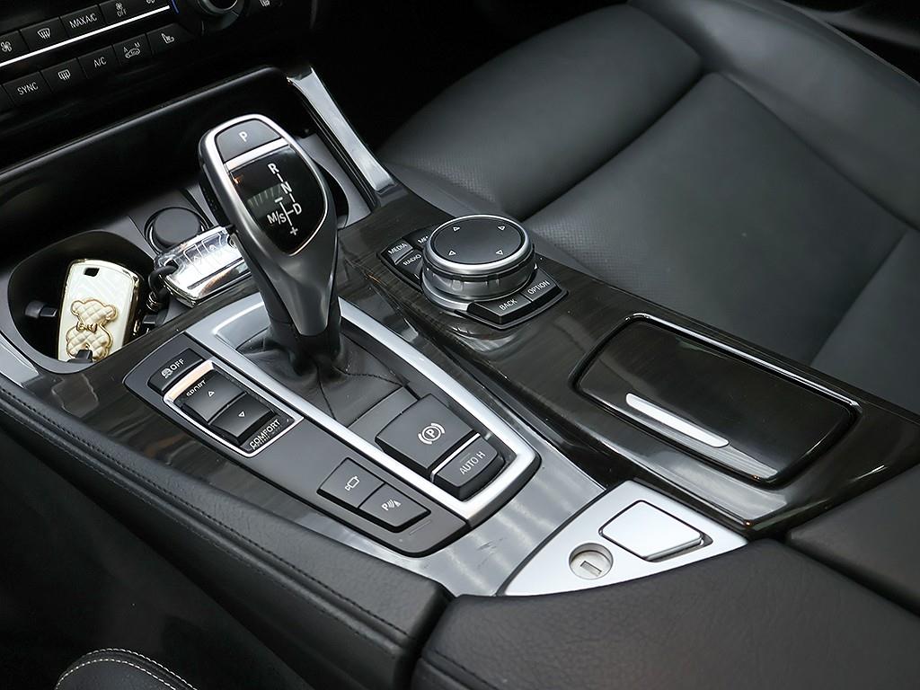 BMW 5-Series — photo 10