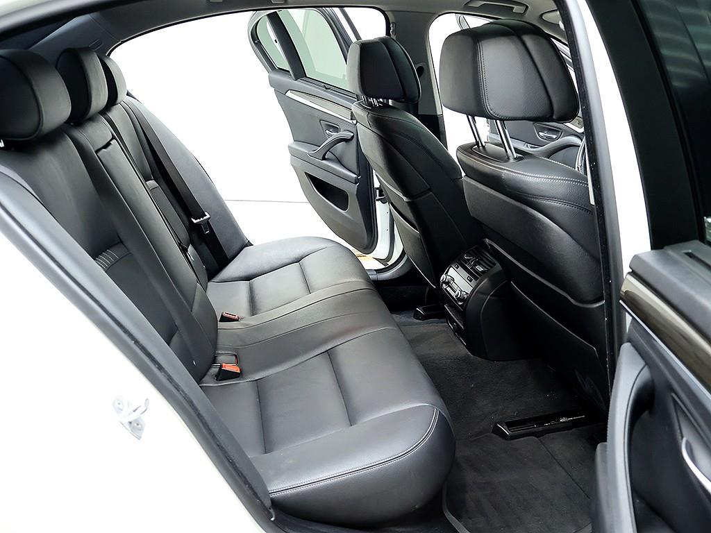 BMW 5-Series — photo 12