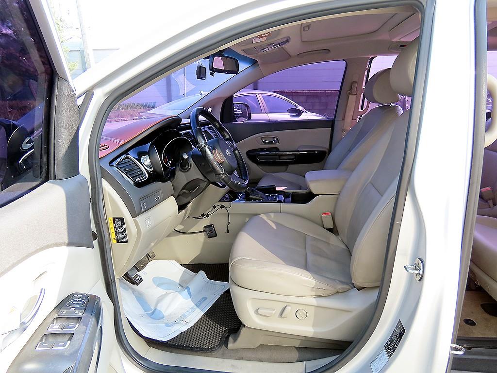 Kia Carnival — photo 05