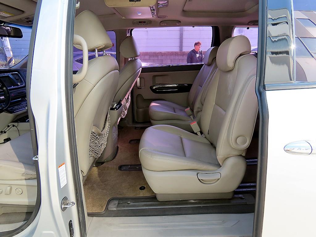 Kia Carnival — photo 06
