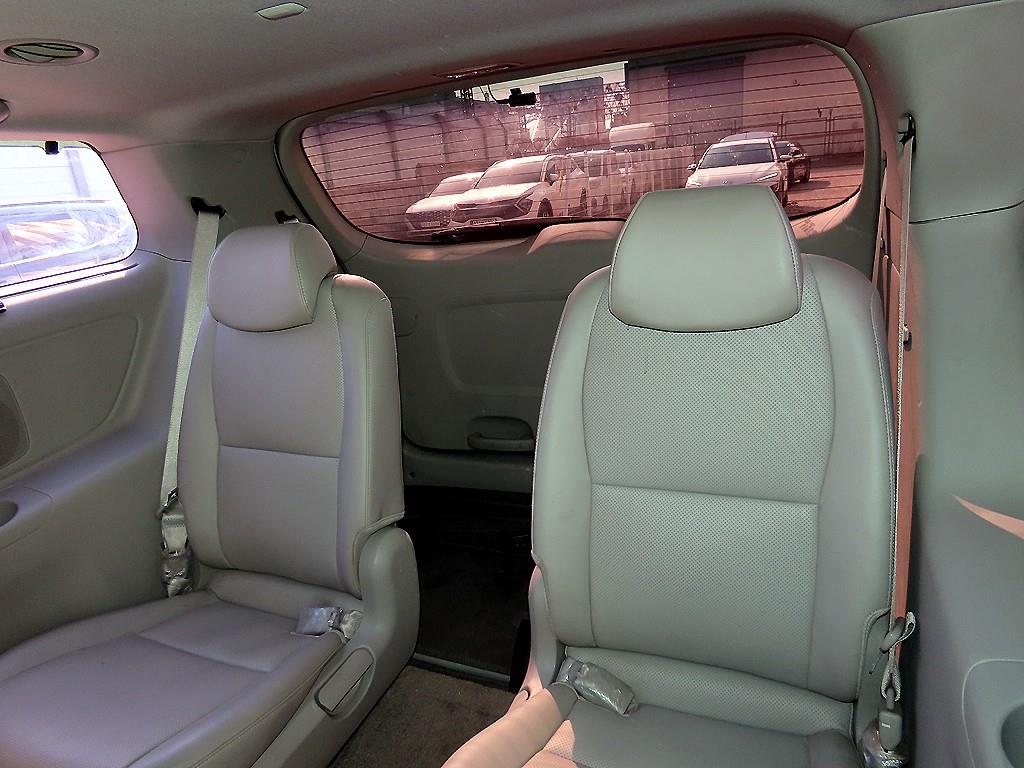 Kia Carnival — photo 07