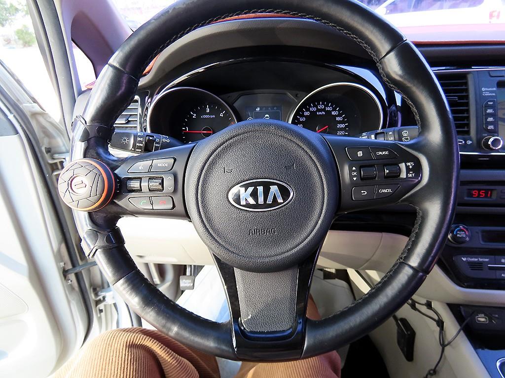 Kia Carnival — photo 09