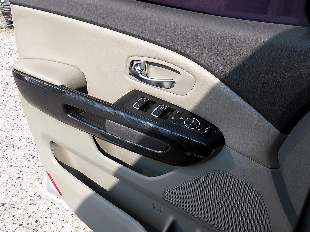 Kia Carnival — photo 12
