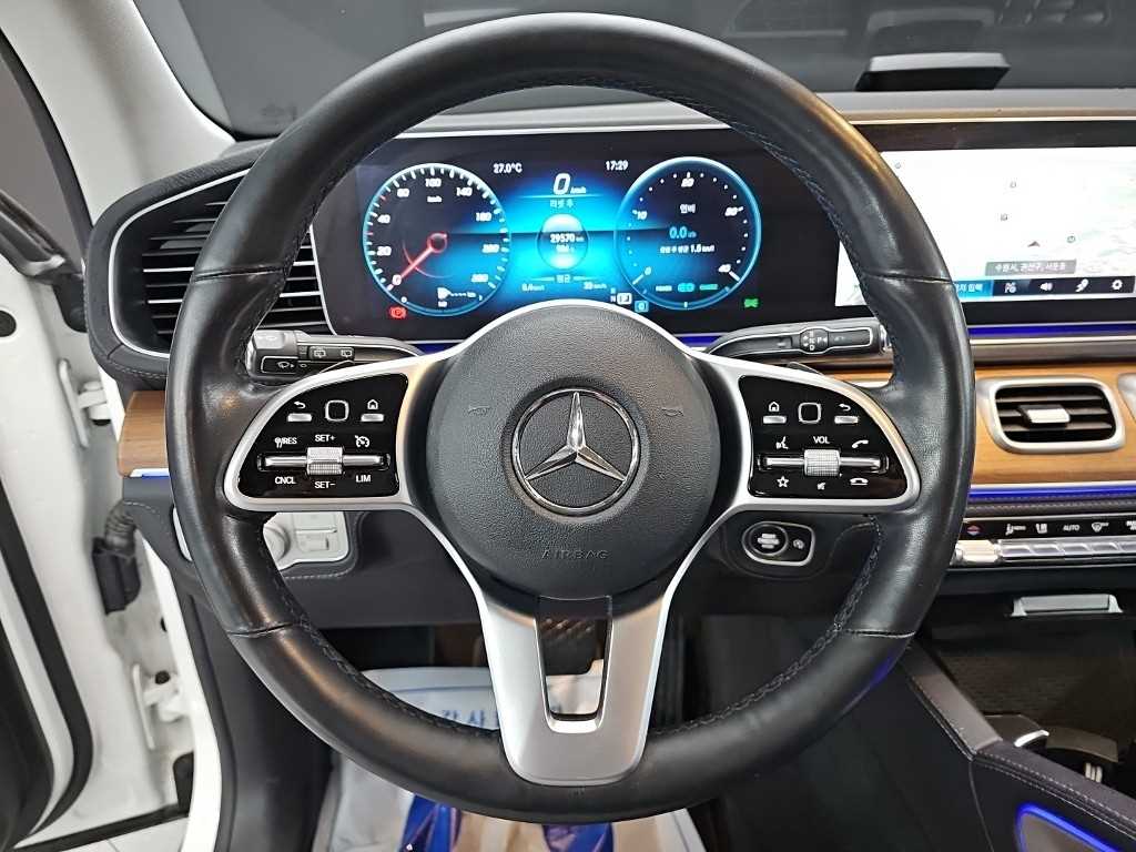 Mercedes-Benz GLE-Class — photo 09