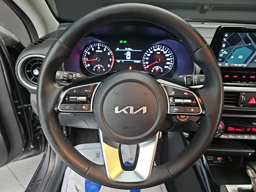 Kia K3 — photo 09