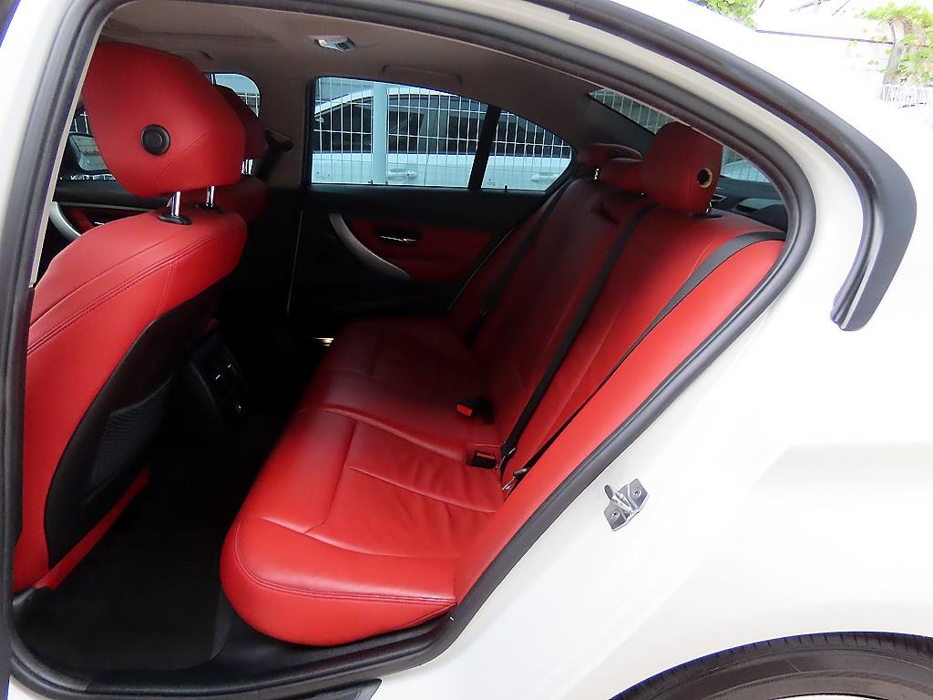 BMW 3-Series — photo 06
