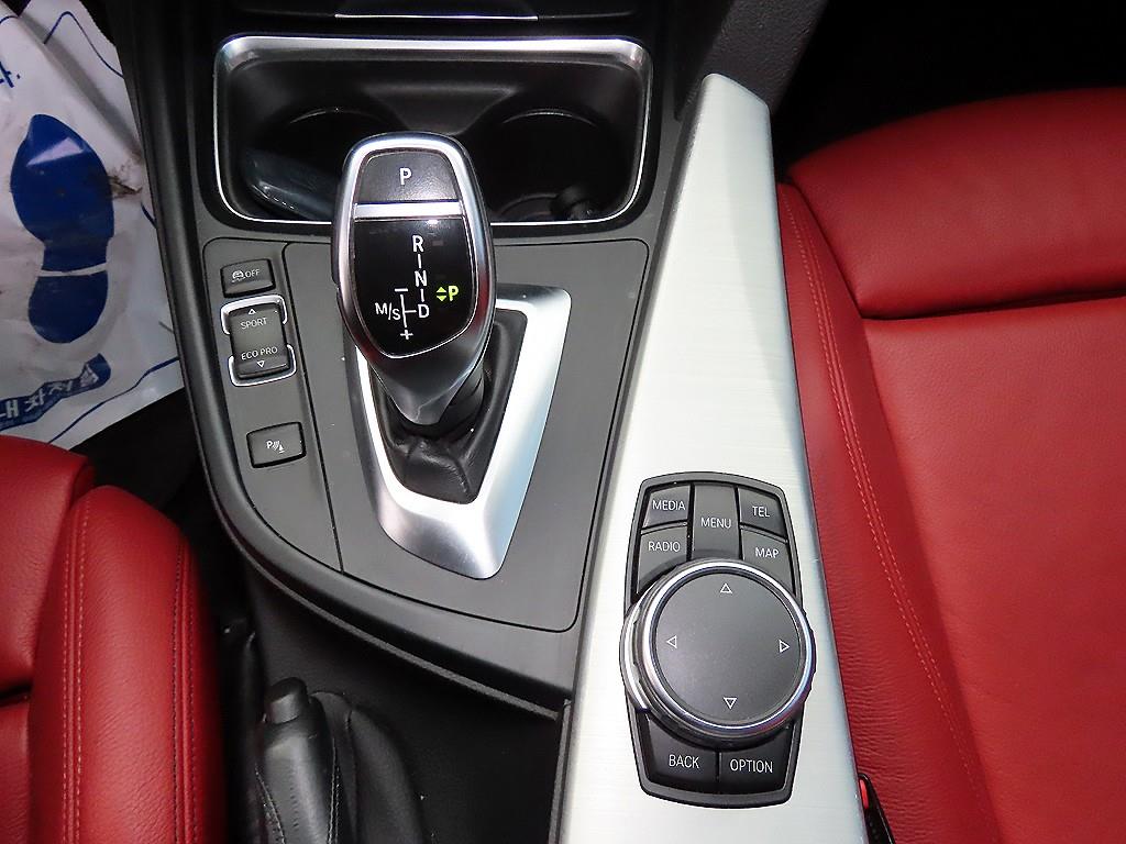 BMW 3-Series — photo 11