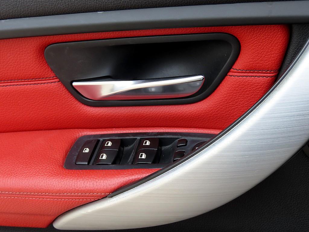 BMW 3-Series — photo 12
