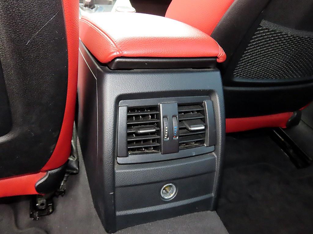 BMW 3-Series — photo 17