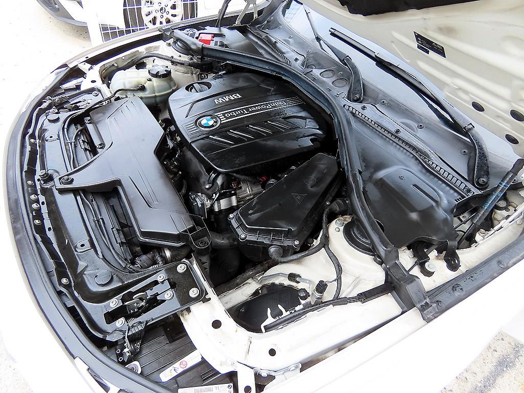 BMW 3-Series — photo 19