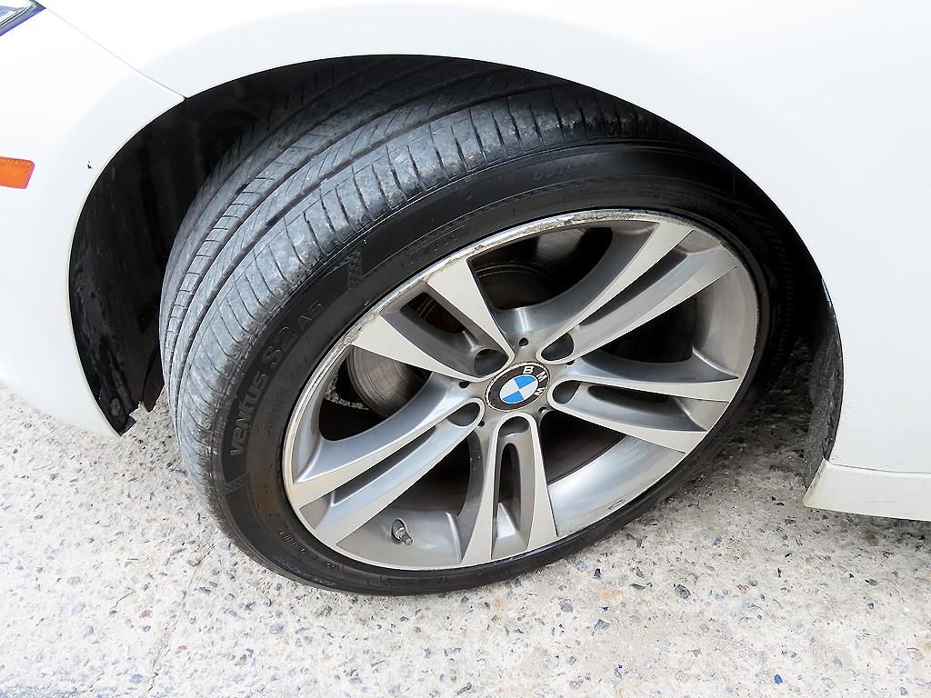 BMW 3-Series — photo 20