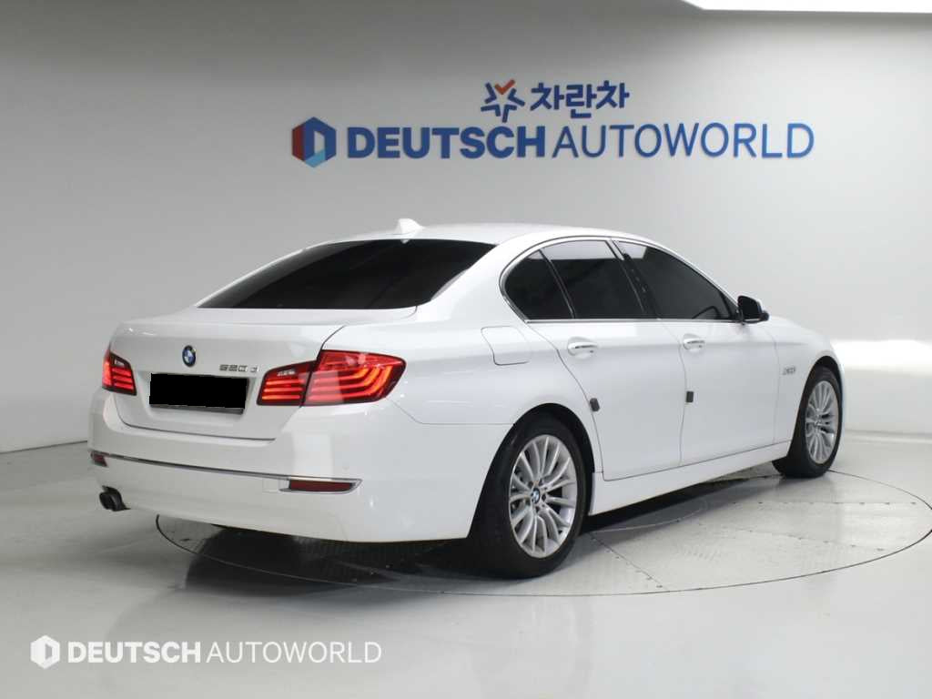 BMW 5-Series — photo 02