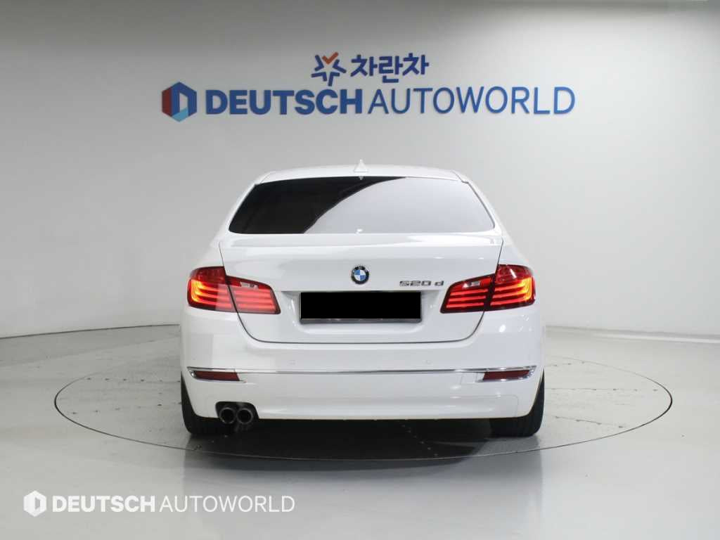 BMW 5-Series — photo 04