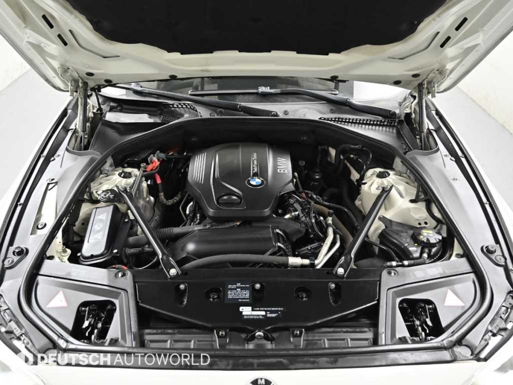 BMW 5-Series — photo 07