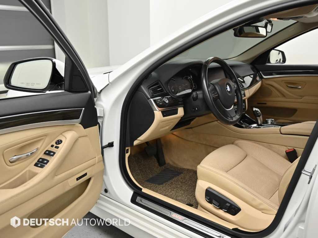 BMW 5-Series — photo 10