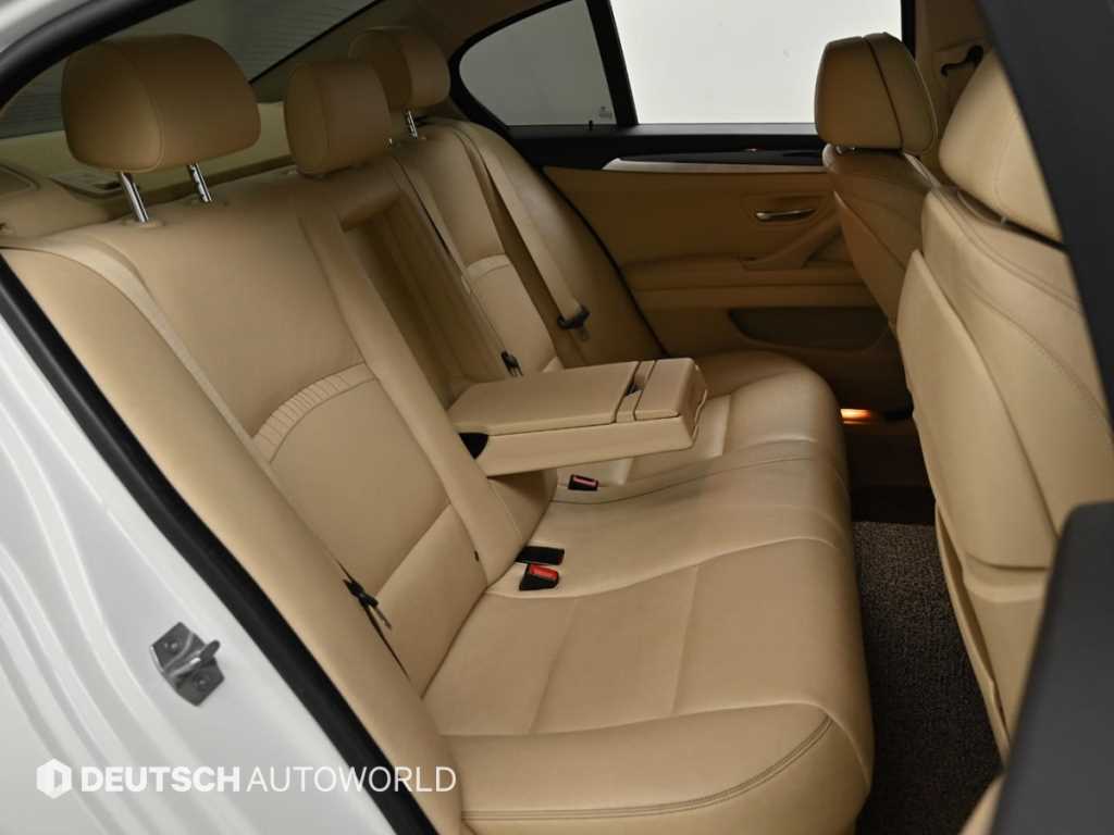BMW 5-Series — photo 13
